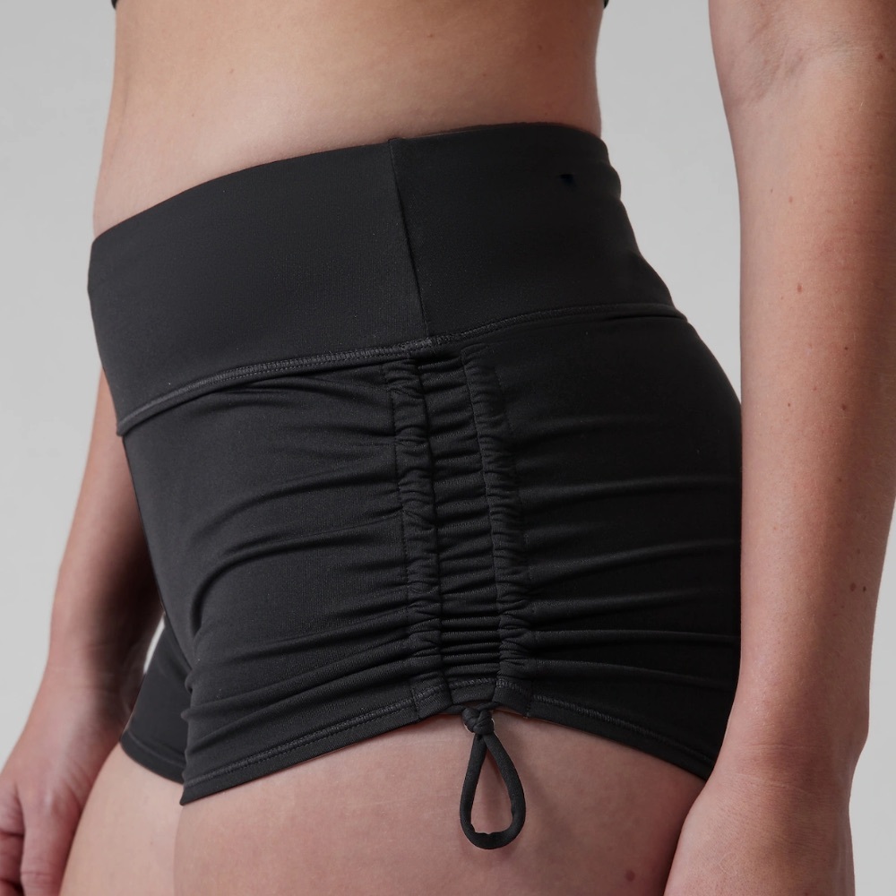 Athleta Sand Sprint Short black NWT